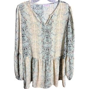 Izzy & Lola McQueeny Blouse Womens Medium Green Yellow Snakeskin Peplum Boho